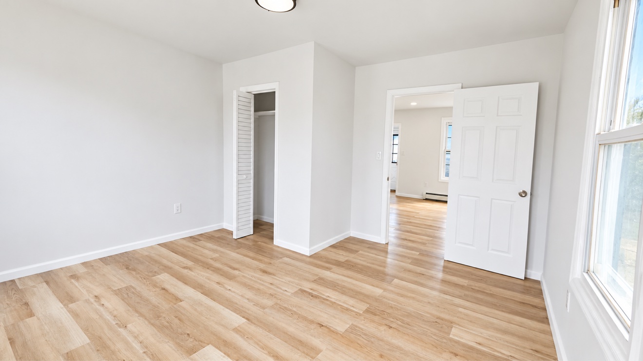 Dormitorio con clóset de 24 Columbus Drive