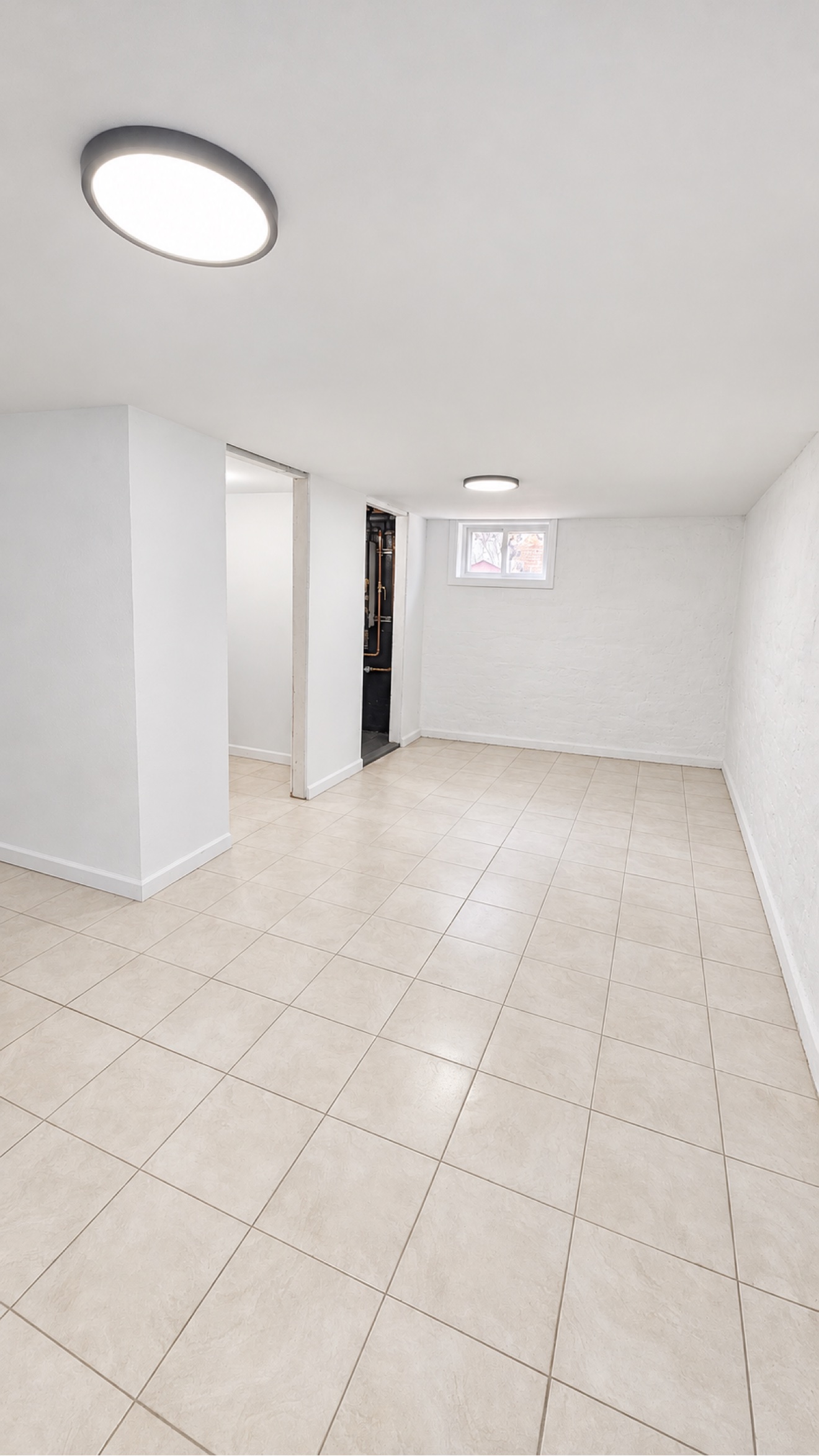 Sótano terminado de 24 Columbus Drive