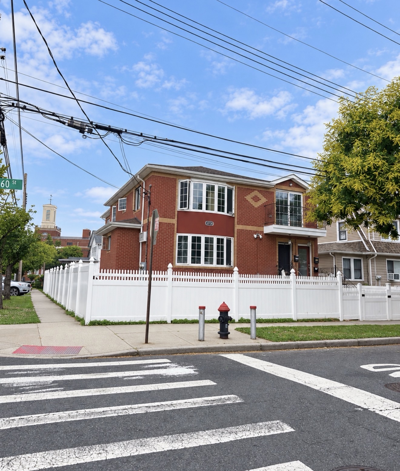 Fachada de esquina de 127-20 160th Street desde la calle 160