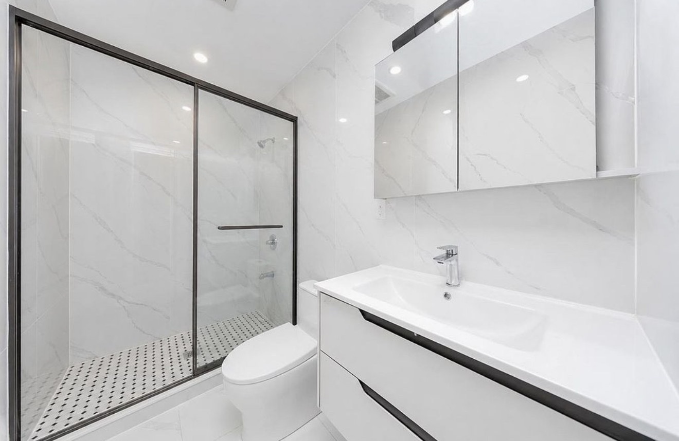 Baño de 25 Goodwin Place