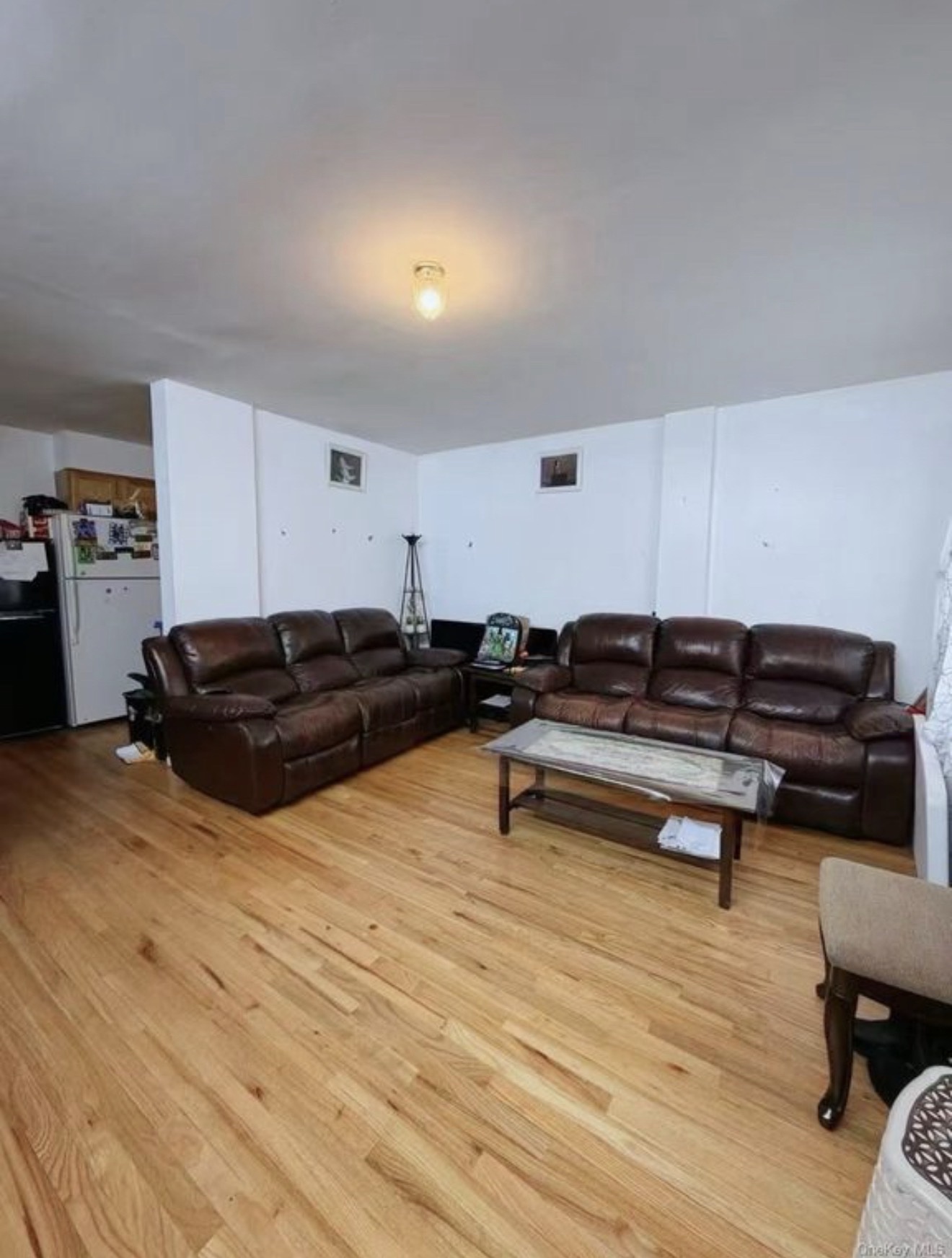 Sala de 69-42 43rd Avenue