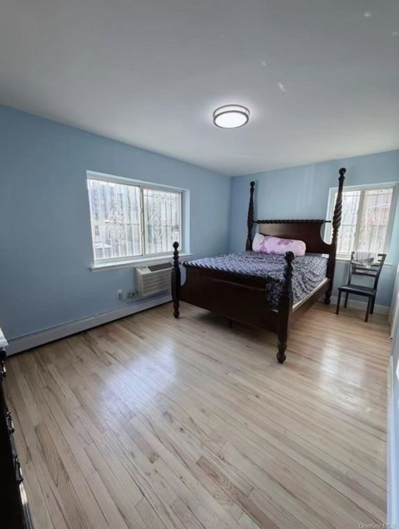 Dormitorio de 69-42 43rd Avenue